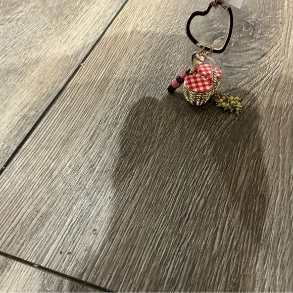 NWT Betsey Johnson Gold Woven Basket with grapes and wine bottle bag charm - Picture 5 of 5